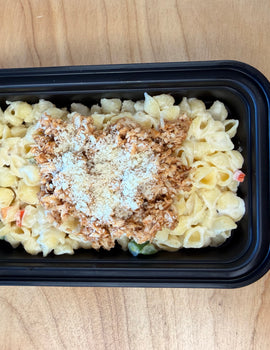 Toddler meal 3: Shredded bbq Chicken & Creamy alfredo Veggie Shell pasta
