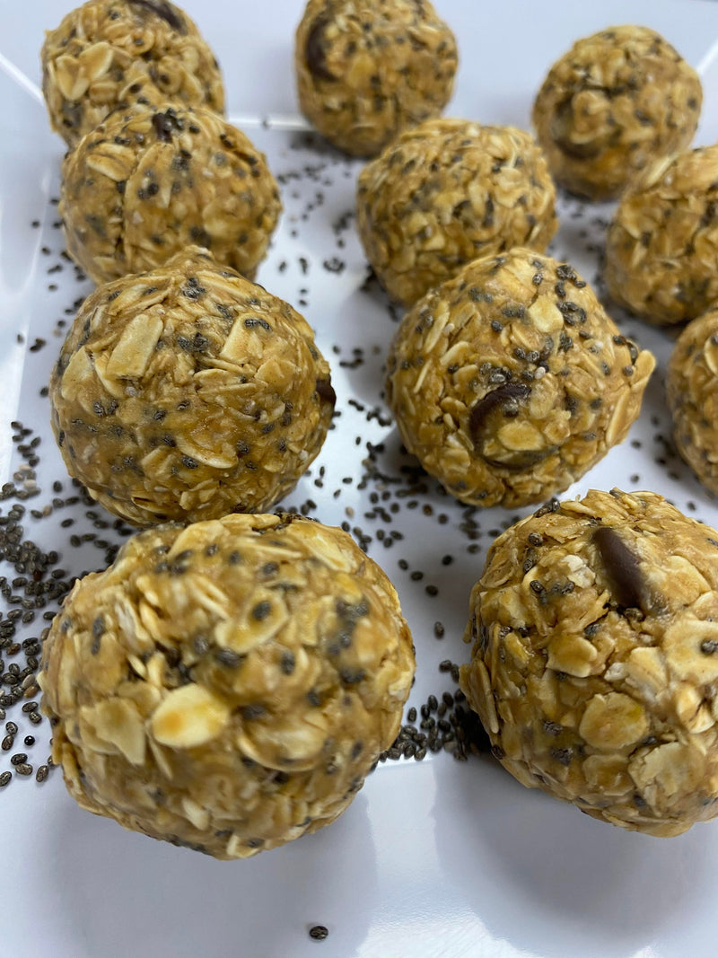 Snacks: Oatmeal Peanut Butter
Energy Bites with Chia + Cacao Chips