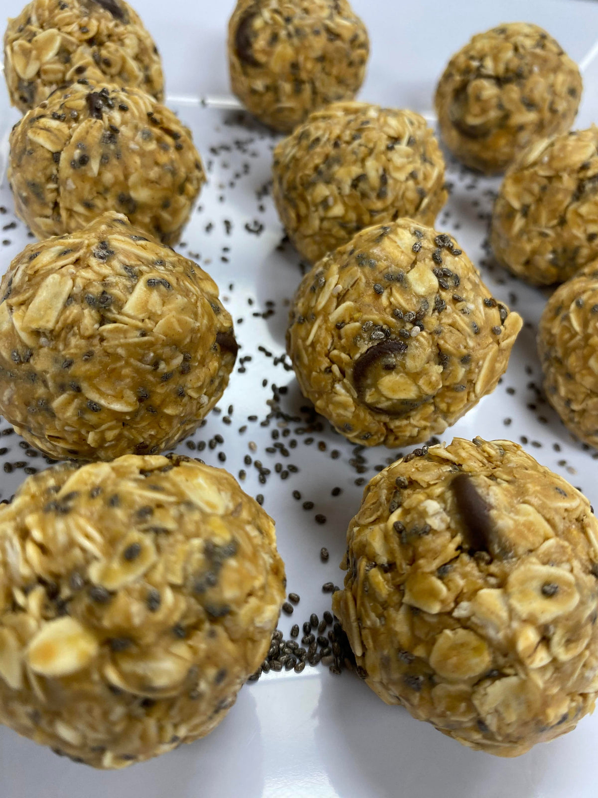 Snacks: Oatmeal Peanut Butter
Energy Bites with Chia + Cacao Chips